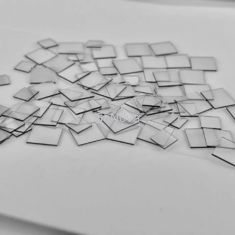 3x3mm2 0.3mm الإلكترونية الصف واحد كريستال الماس 225nm إلى الأشعة تحت الحمراء البعيدة