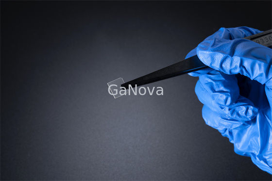 10 × 10.5 ملم مربع C وجه غير مسبوب N نوع قائمة حرة GaN رصيف واحد